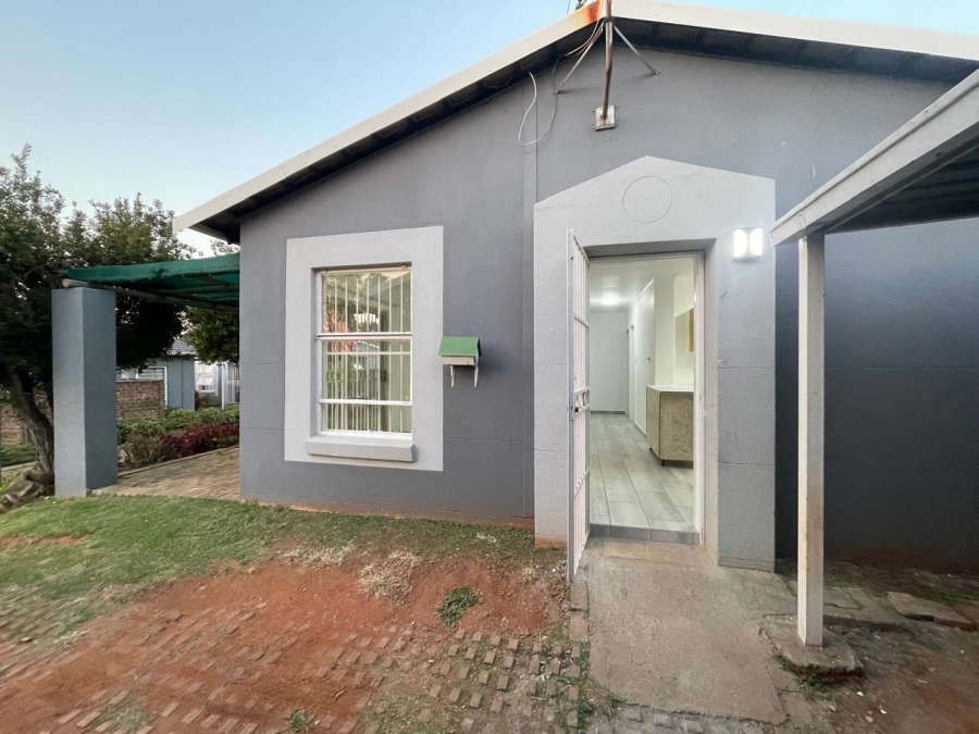 To Let 3 Bedroom Property for Rent in Fairland Gauteng