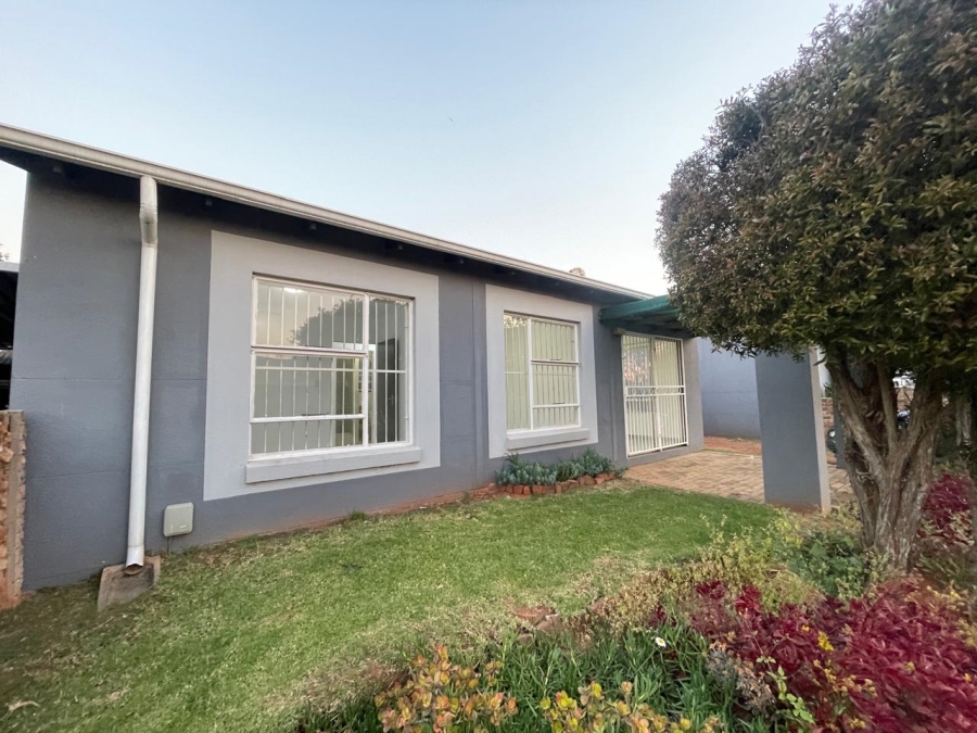 To Let 3 Bedroom Property for Rent in Fairland Gauteng