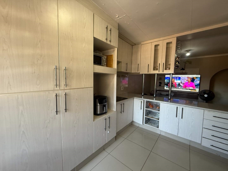 To Let 3 Bedroom Property for Rent in Hamberg Gauteng