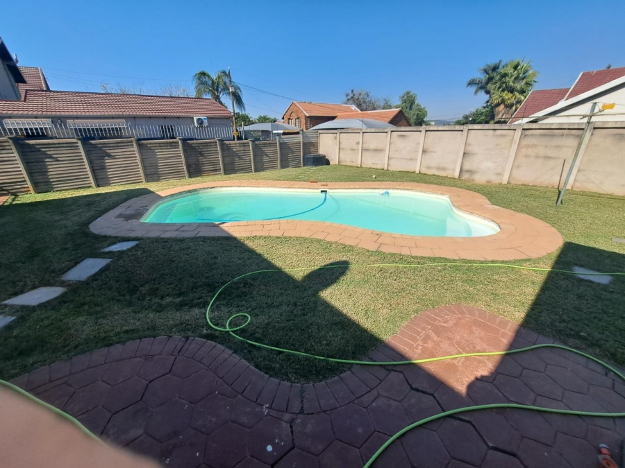 3 Bedroom Property for Sale in Waverley Gauteng
