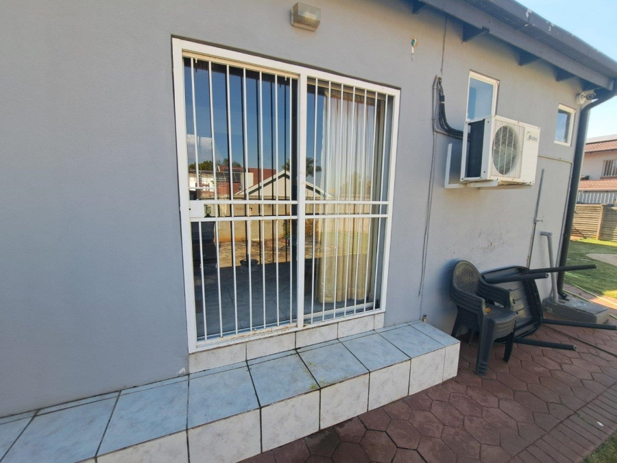 3 Bedroom Property for Sale in Waverley Gauteng