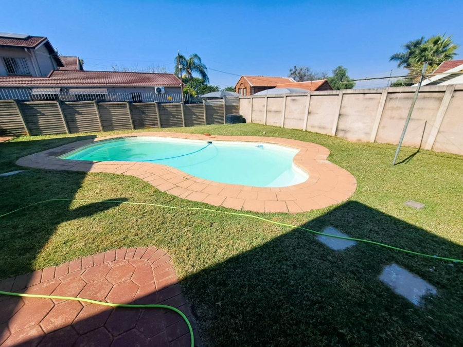 3 Bedroom Property for Sale in Waverley Gauteng