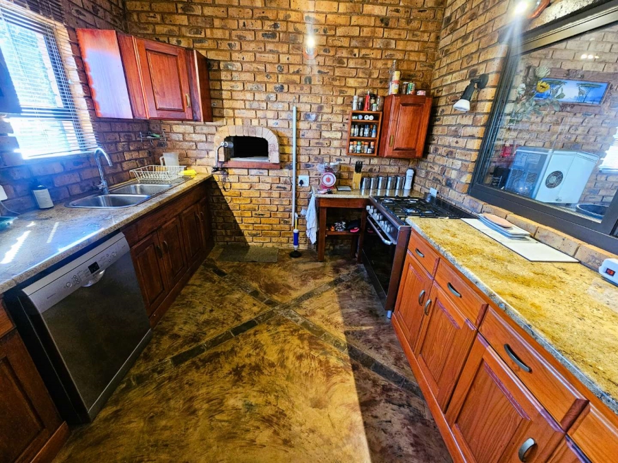 5 Bedroom Property for Sale in Dinokeng Gauteng