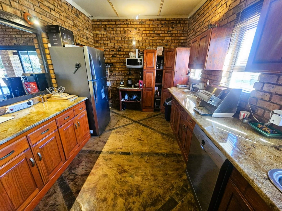 5 Bedroom Property for Sale in Dinokeng Gauteng