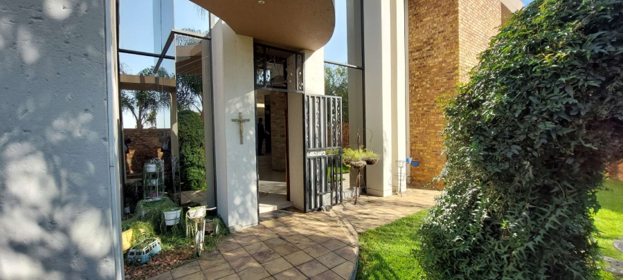 6 Bedroom Property for Sale in Meyersdal Gauteng