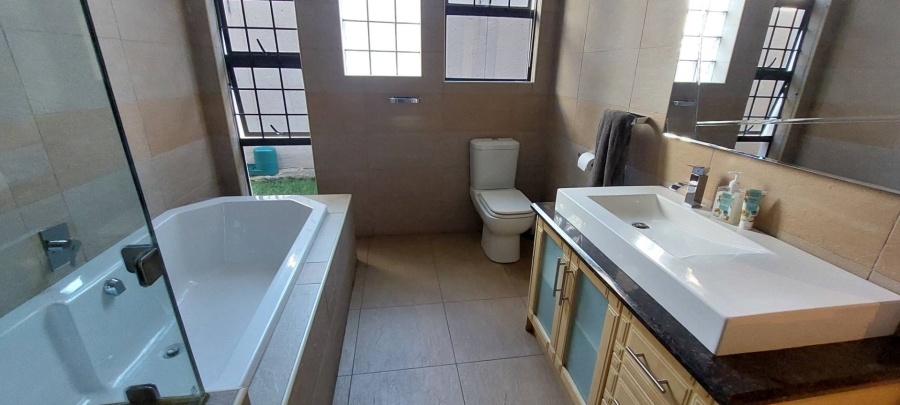 6 Bedroom Property for Sale in Meyersdal Gauteng