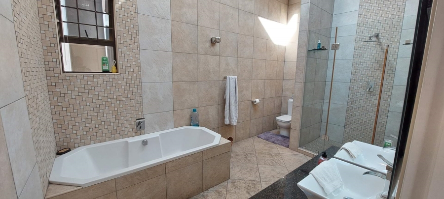 6 Bedroom Property for Sale in Meyersdal Gauteng