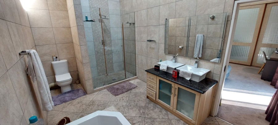 6 Bedroom Property for Sale in Meyersdal Gauteng