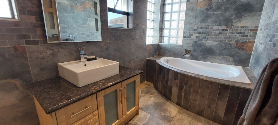 6 Bedroom Property for Sale in Meyersdal Gauteng