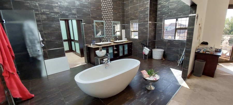 6 Bedroom Property for Sale in Meyersdal Gauteng
