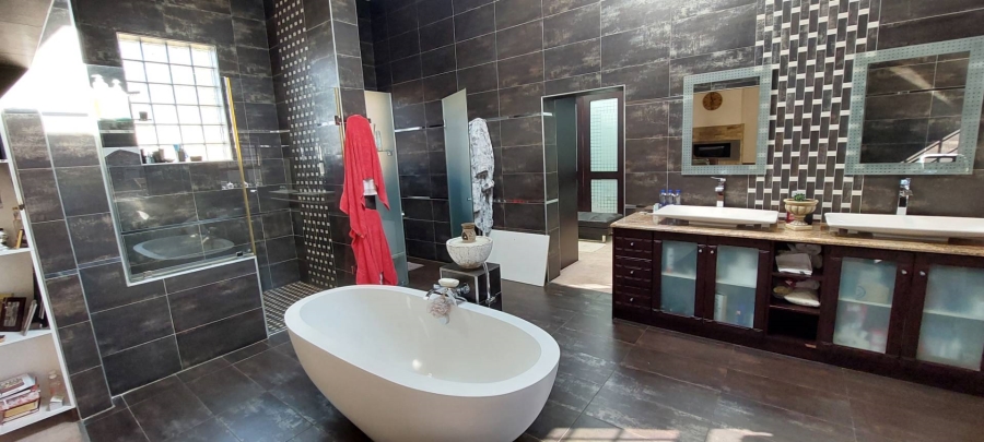 6 Bedroom Property for Sale in Meyersdal Gauteng