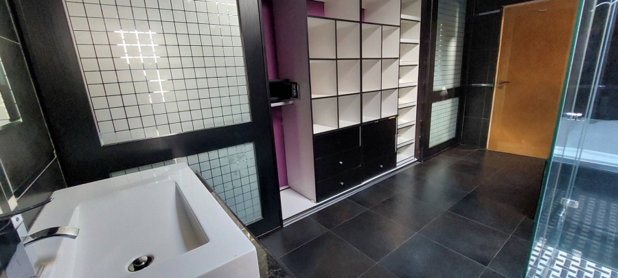 6 Bedroom Property for Sale in Meyersdal Gauteng