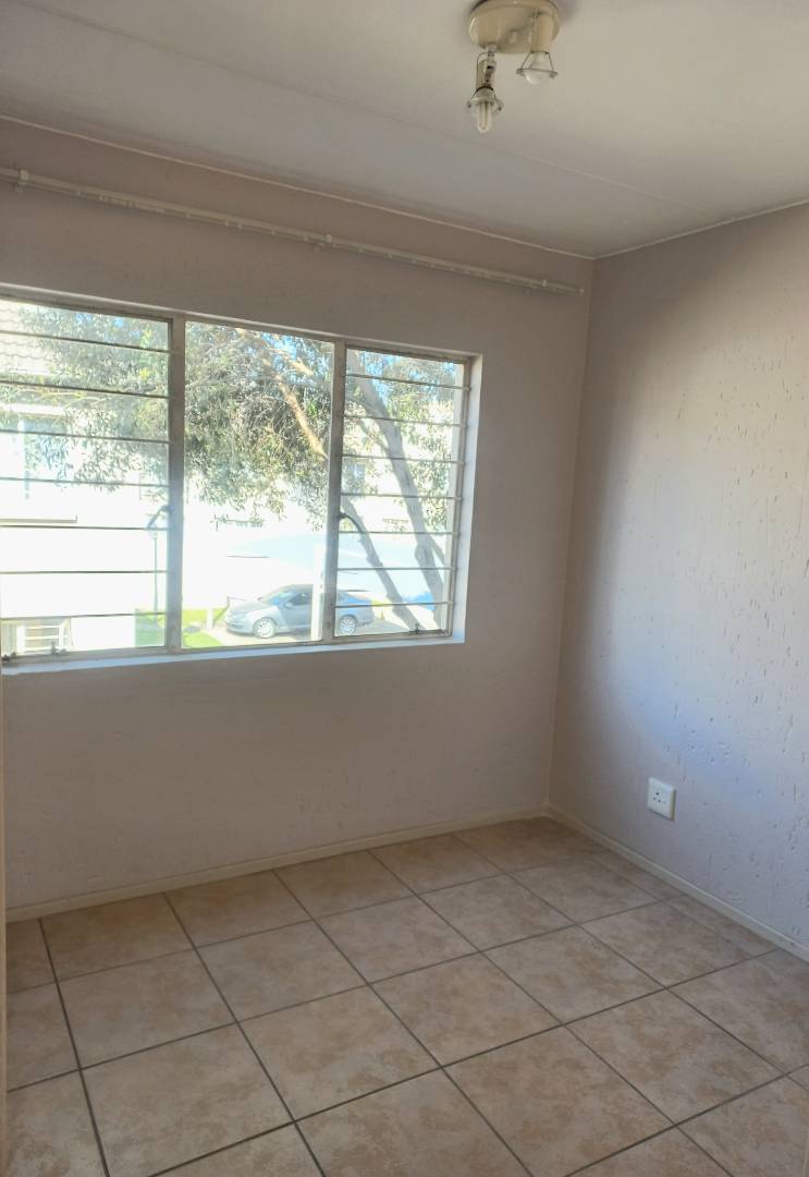 2 Bedroom Property for Sale in Klippoortje Gauteng