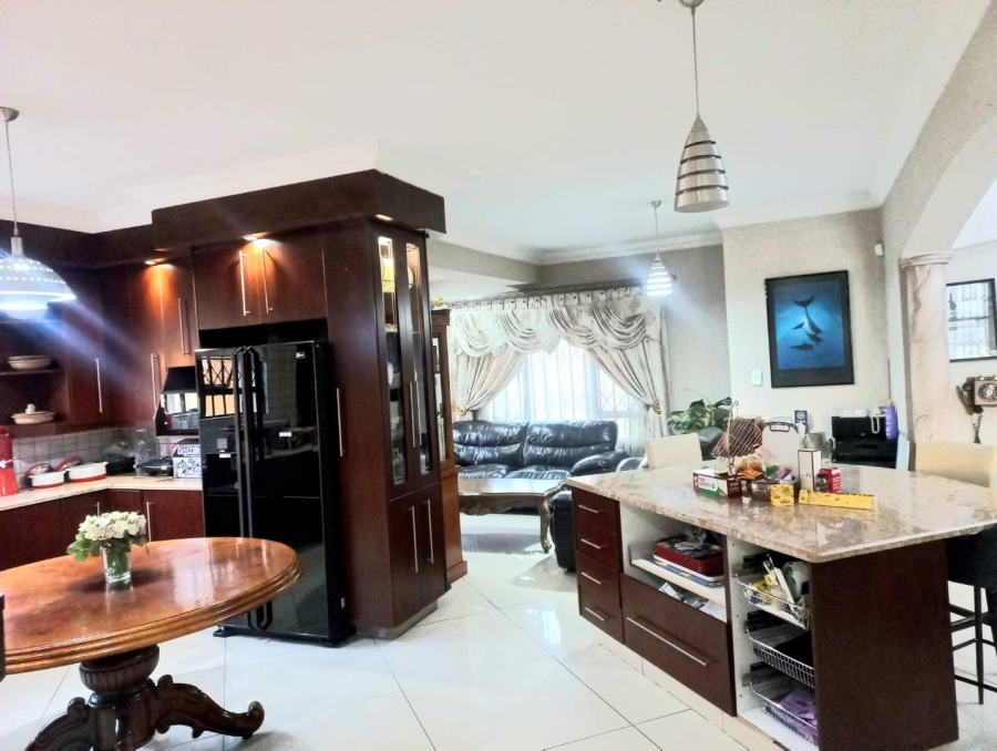 6 Bedroom Property for Sale in Klippoortje Gauteng
