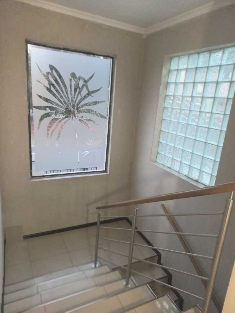 6 Bedroom Property for Sale in Klippoortje Gauteng
