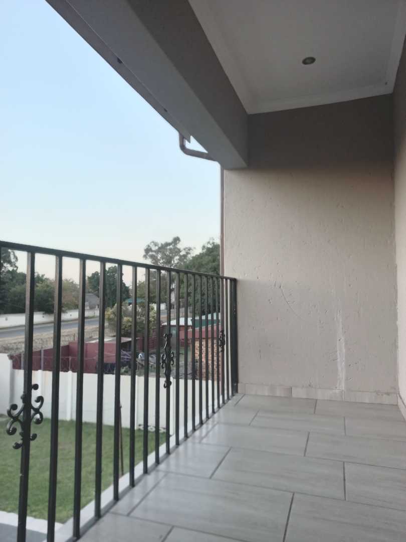 6 Bedroom Property for Sale in Klippoortje Gauteng