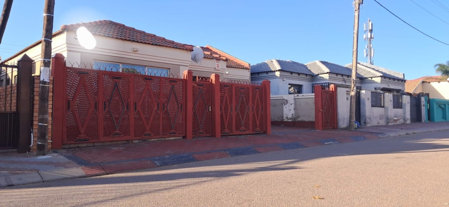 To Let 3 Bedroom Property for Rent in Soshanguve WW Gauteng