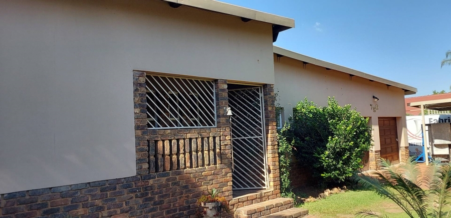 To Let 3 Bedroom Property for Rent in Garsfontein Gauteng