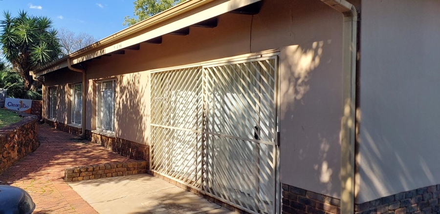To Let 3 Bedroom Property for Rent in Garsfontein Gauteng