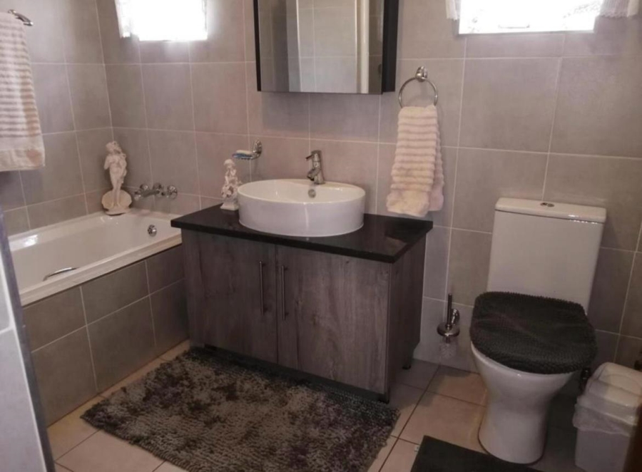 To Let 3 Bedroom Property for Rent in Garsfontein Gauteng