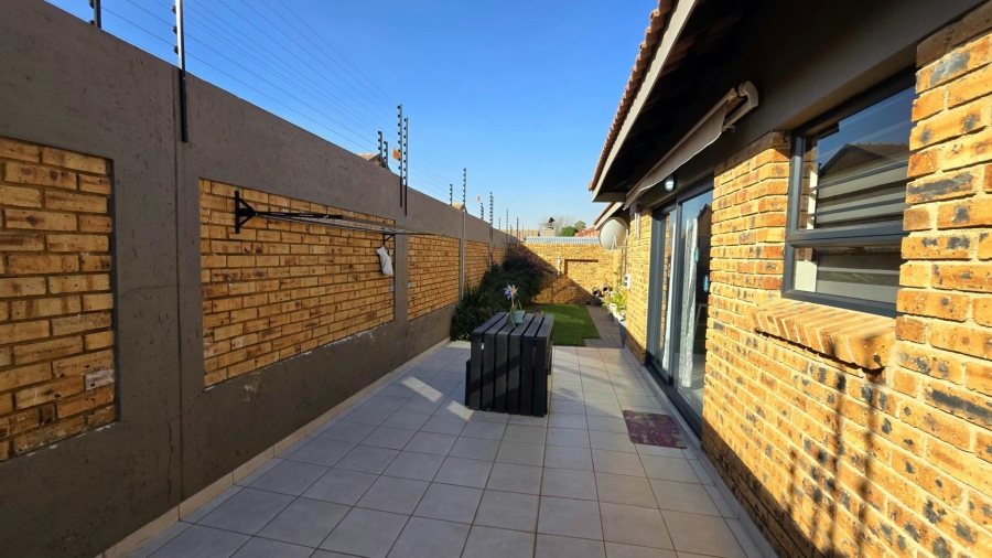 3 Bedroom Property for Sale in New Redruth Gauteng