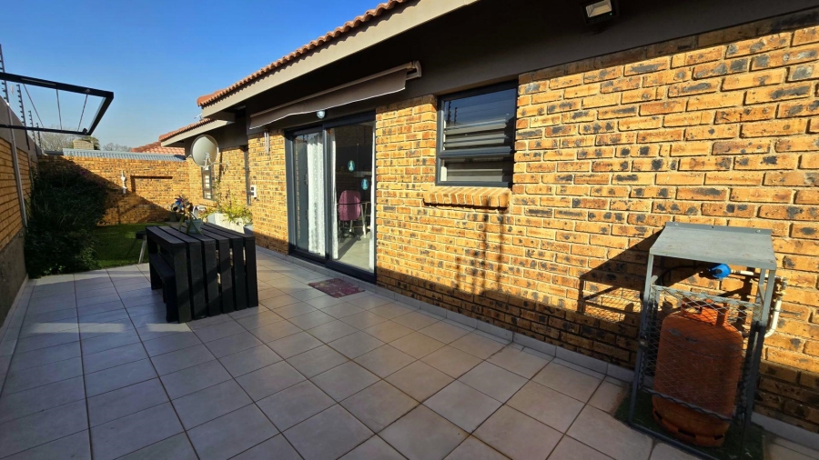 3 Bedroom Property for Sale in New Redruth Gauteng
