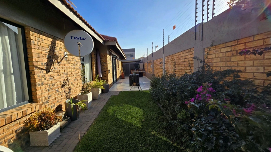 3 Bedroom Property for Sale in New Redruth Gauteng