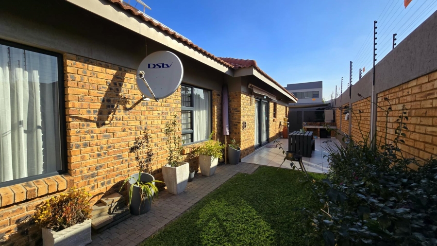 3 Bedroom Property for Sale in New Redruth Gauteng