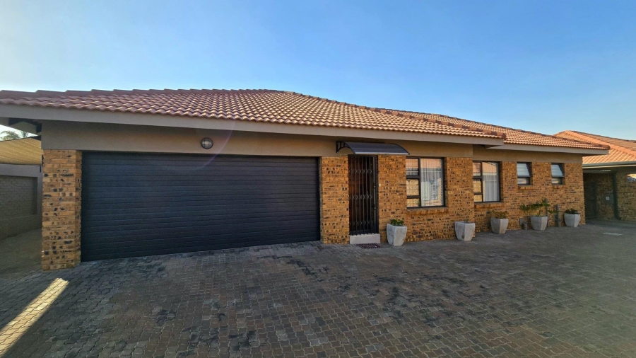3 Bedroom Property for Sale in New Redruth Gauteng