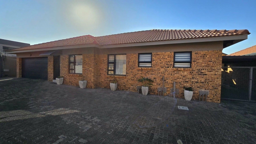 3 Bedroom Property for Sale in New Redruth Gauteng