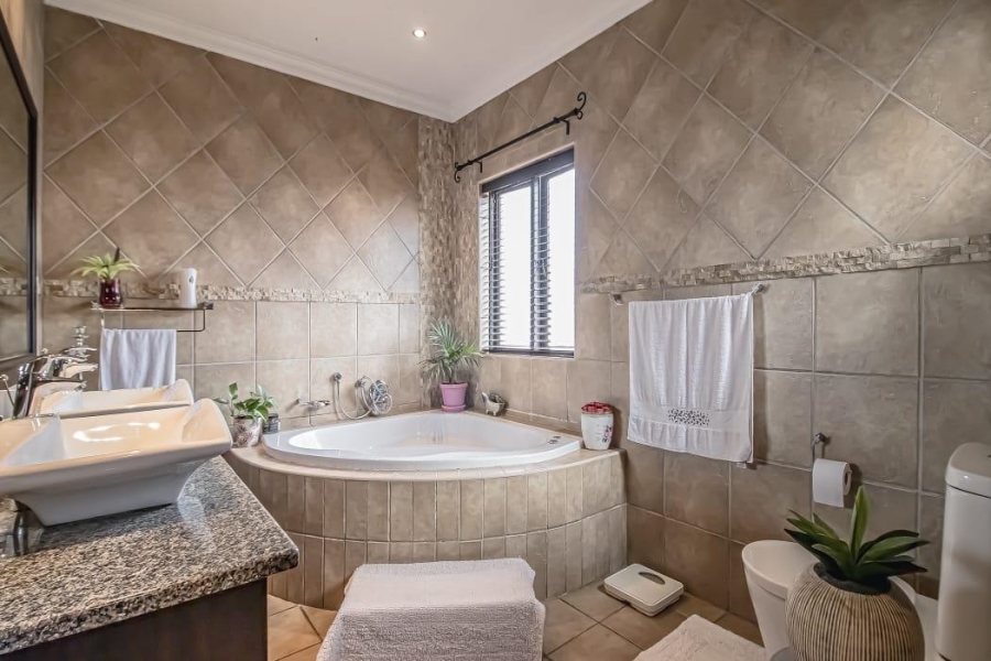 4 Bedroom Property for Sale in Amandasig Gauteng