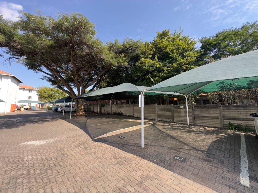 2 Bedroom Property for Sale in Groenkloof Gauteng