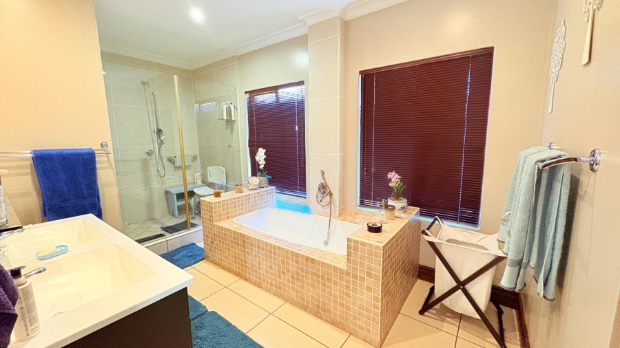 4 Bedroom Property for Sale in Midfield Estate Gauteng