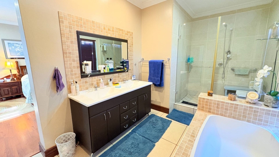 4 Bedroom Property for Sale in Midfield Estate Gauteng