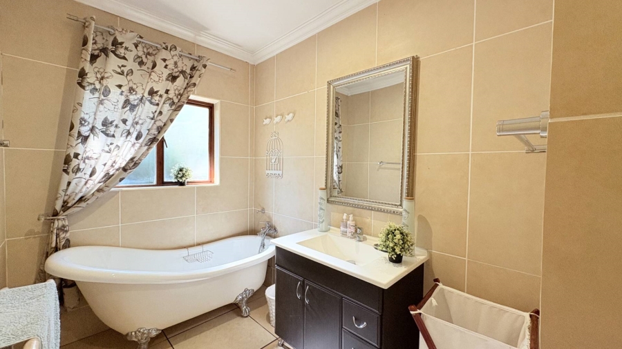 4 Bedroom Property for Sale in Midfield Estate Gauteng