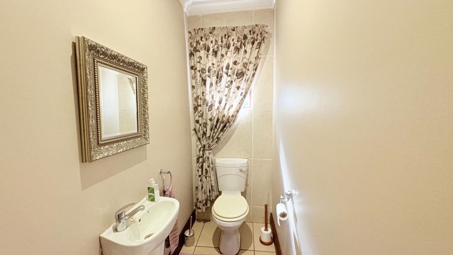 4 Bedroom Property for Sale in Midfield Estate Gauteng