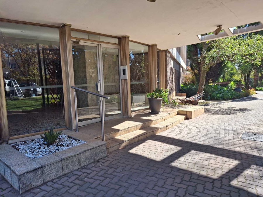 To Let 3 Bedroom Property for Rent in Illovo Gauteng