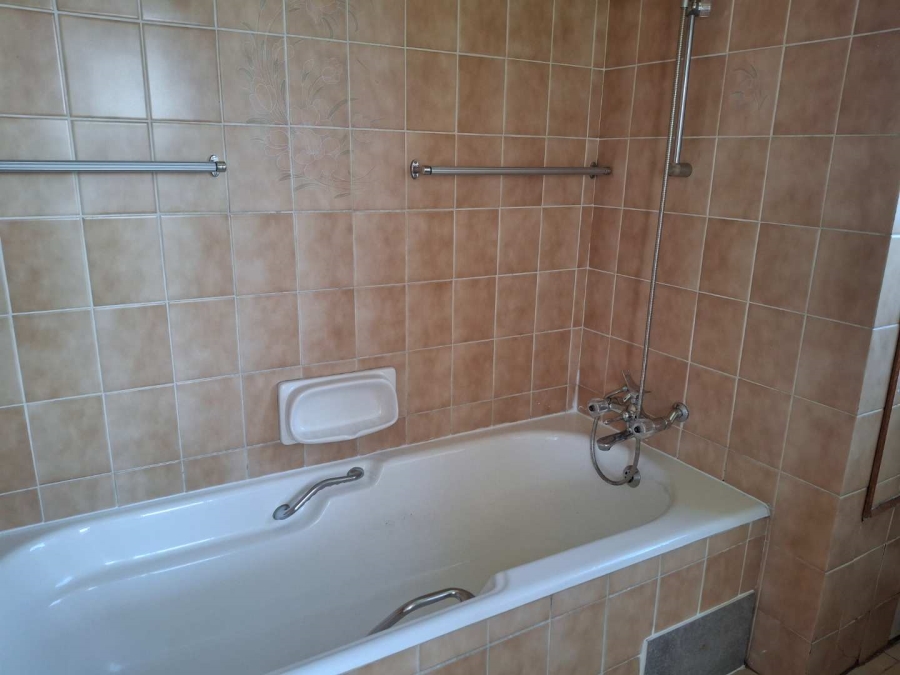 To Let 3 Bedroom Property for Rent in Illovo Gauteng