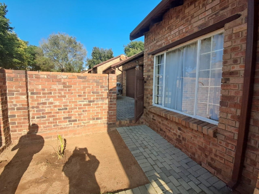 3 Bedroom Property for Sale in Noordwyk Gauteng
