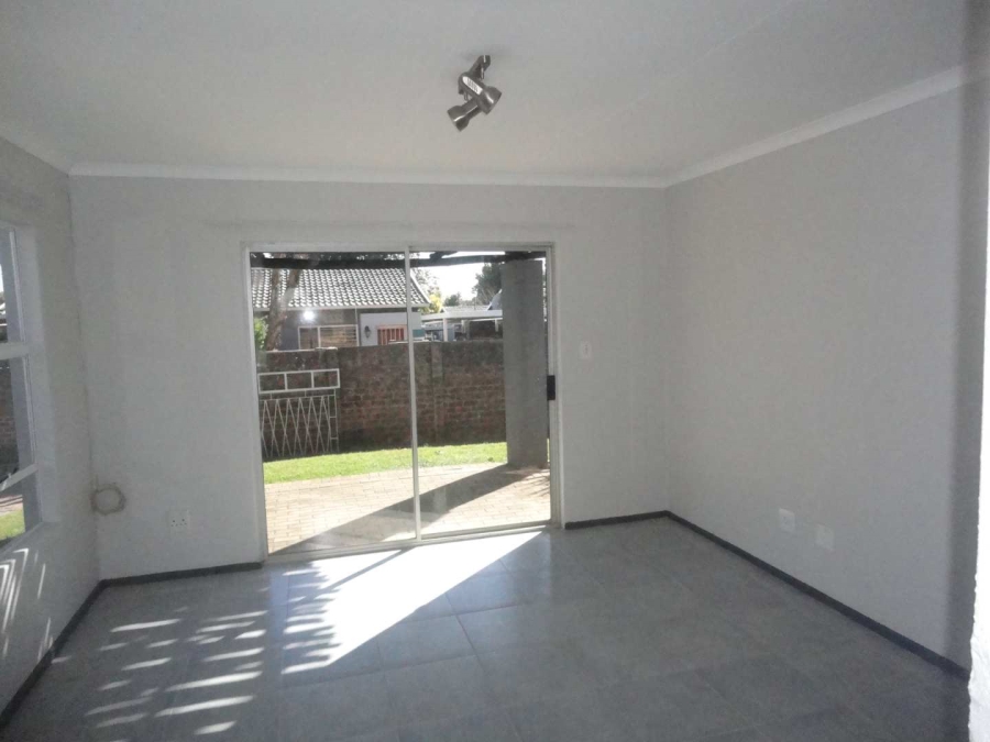 To Let 2 Bedroom Property for Rent in Fairland Gauteng