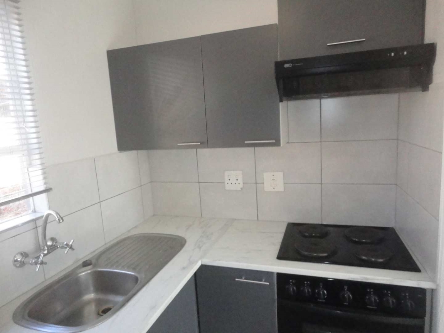 To Let 2 Bedroom Property for Rent in Fairland Gauteng