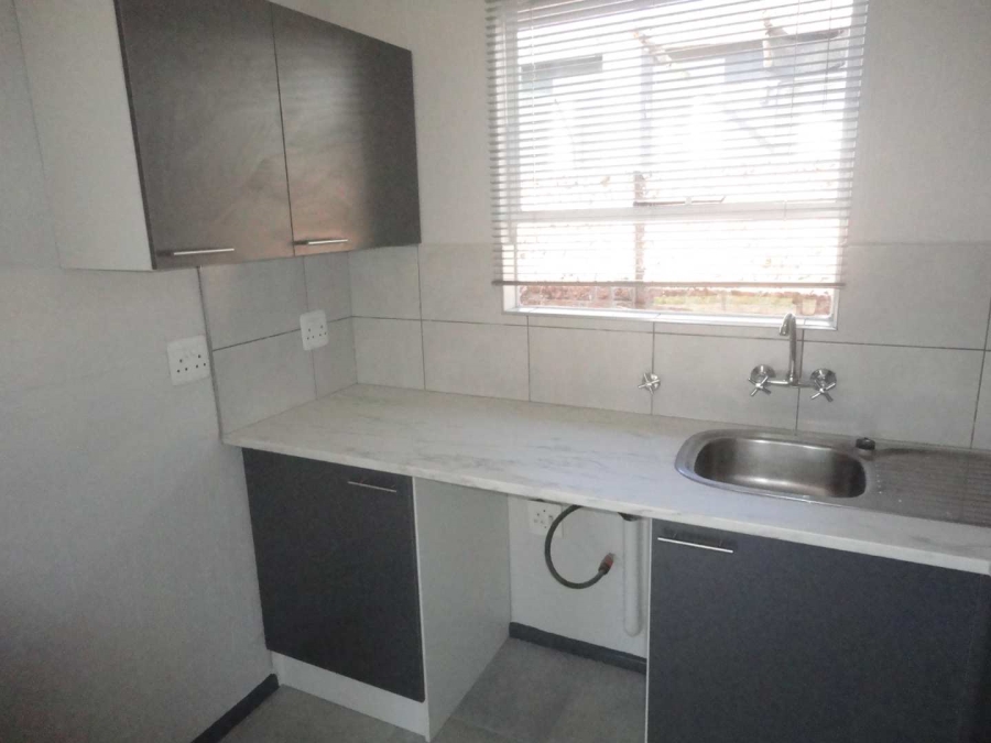 To Let 2 Bedroom Property for Rent in Fairland Gauteng