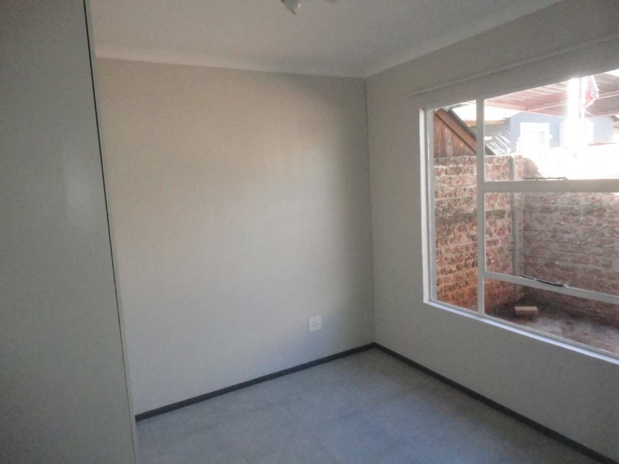 To Let 2 Bedroom Property for Rent in Fairland Gauteng