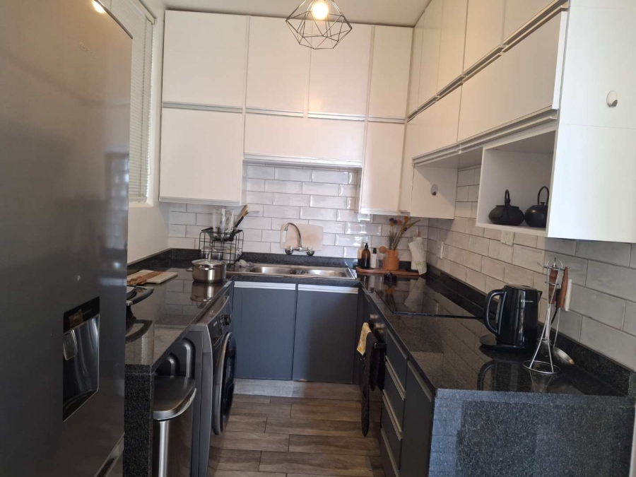 To Let 2 Bedroom Property for Rent in Illovo Gauteng