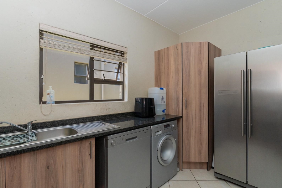 2 Bedroom Property for Sale in Goedeburg Gauteng