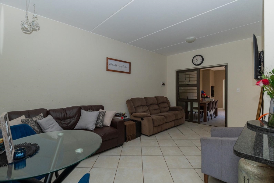 2 Bedroom Property for Sale in Goedeburg Gauteng