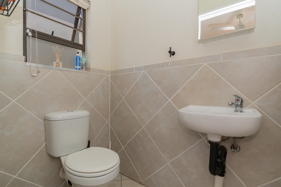 2 Bedroom Property for Sale in Goedeburg Gauteng