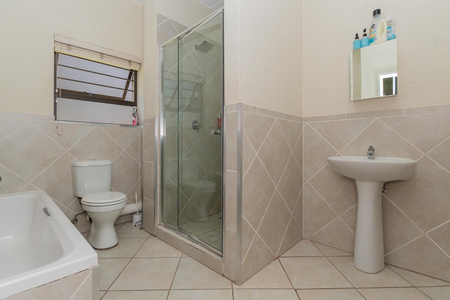 2 Bedroom Property for Sale in Goedeburg Gauteng