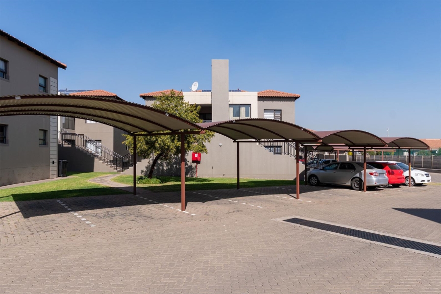 2 Bedroom Property for Sale in Goedeburg Gauteng