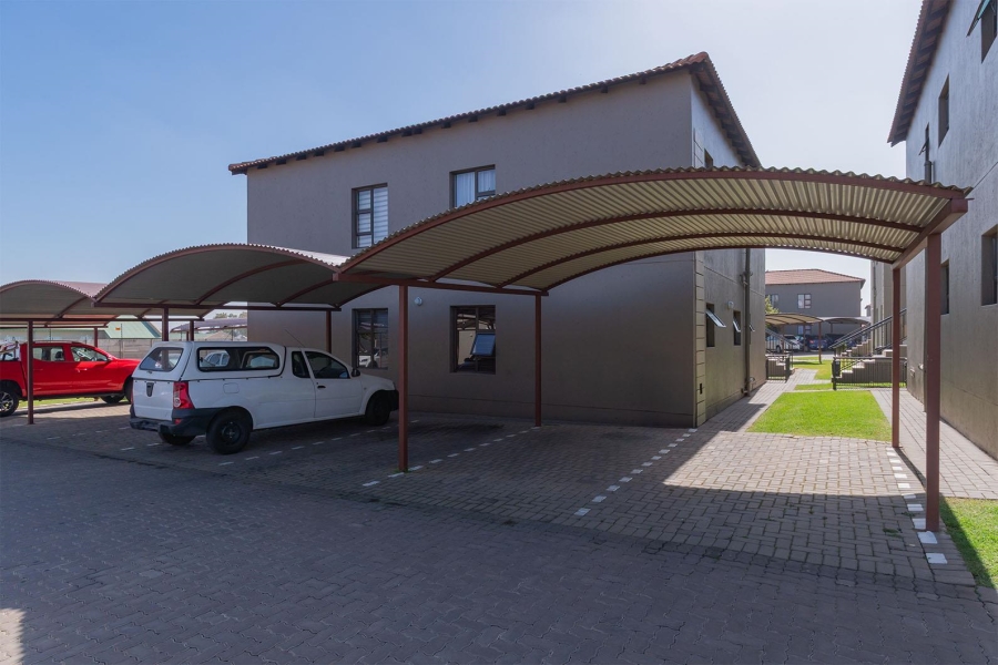 2 Bedroom Property for Sale in Goedeburg Gauteng